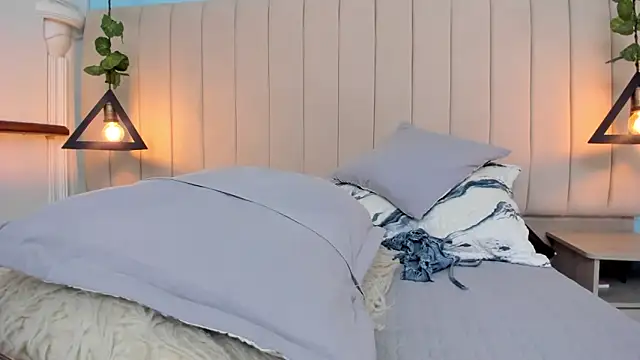 JulianaWaldo online show from January 31, 2025, 4:06 pm