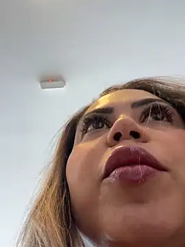 lariic online show from April 17, 2026, 6:11 pm