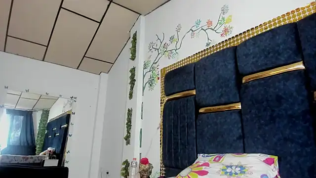 skaysanchez1 online show from September 25, 2025, 7:39 pm