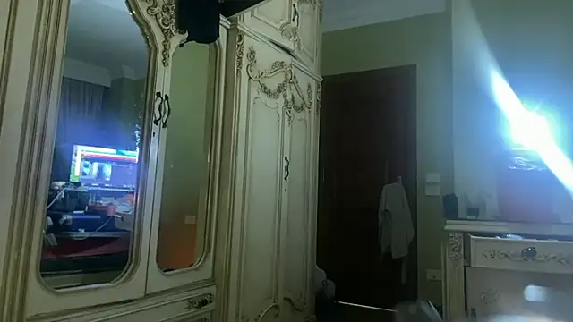 emylolo9 online show from January 4, 2025, 4:32 pm