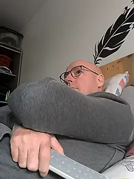 bogland33 online show from November 10, 2025, 10:47 am