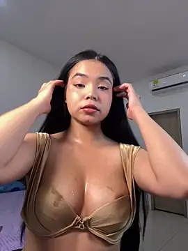 AuroraFiore online show from April 6, 2026, 3:26 am