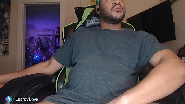 Snapshot of Learoy_Love chatting on February 3, 2026, 4:32 am Learoy Love online show from February 3, 2026, 4:32 am