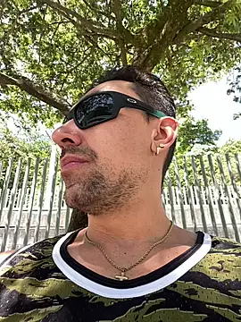 Snapshot of dantedesirexx chatting on May 20, 2026, 3:40 pm dantedesirexx online show from May 20, 2026, 3:40 pm