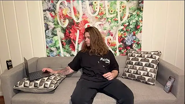 DaddydayDrinkzz online show from May 19, 2026, 3:24 am
