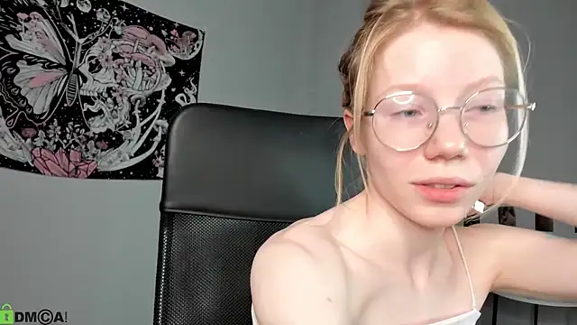 Snapshot of Esme_Runn chatting on May 28, 2026, 3:37 am Esme Runn online show from May 28, 2026, 3:37 am