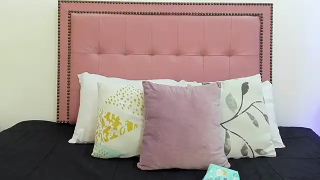 CarolinaGlamour online show from February 10, 2025, 7:49 pm