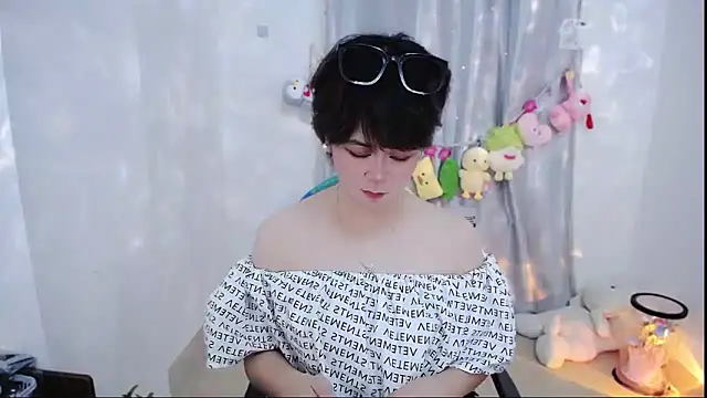 Fan ting online show from November 6, 2025, 2:23 am