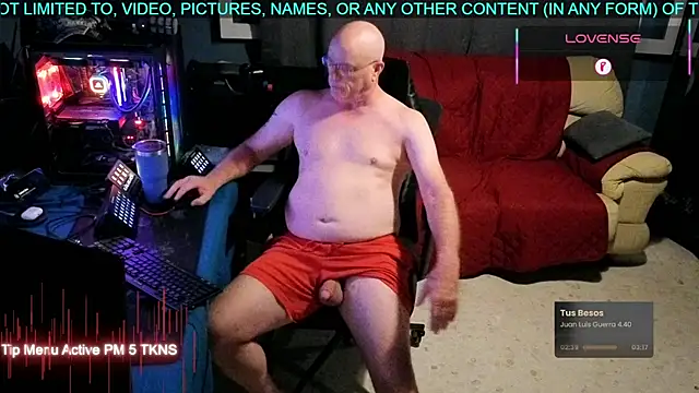 Snapshot of Pilot_Dave_69 chatting on September 15, 2025, 3:06 am Pilot Dave 69 online show from September 15, 2025, 3:06 am