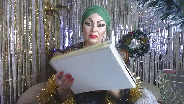 Snapshot of Izabella_gold chatting on December 27, 2024, 2:47 am Izabella gold online show from December 27, 2024, 2:47 am