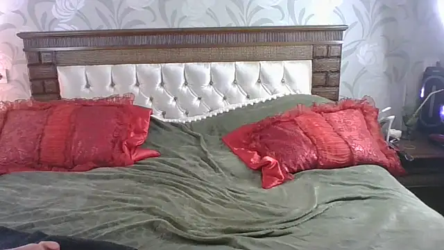 Snapshot of Izabella_gold chatting on October 8, 2025, 3:20 pm Izabella gold online show from October 8, 2025, 3:20 pm