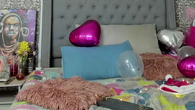 evafoxs online show from December 10, 2024, 3:41 am