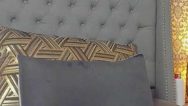 evafoxs online show from March 13, 2025, 4:23 pm