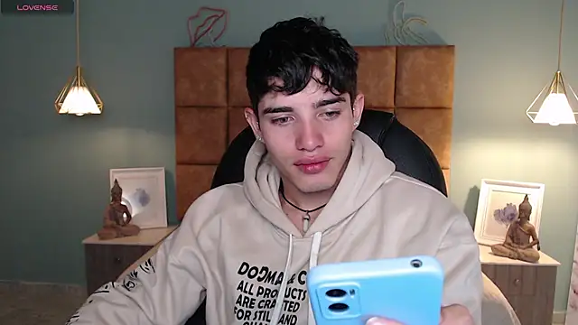 AlejooTwink online show from February 22, 2025, 6:52 pm