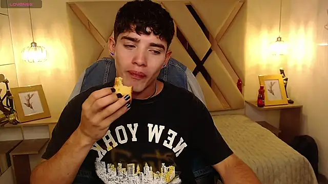 AlejooTwink online show from March 21, 2025, 10:28 pm