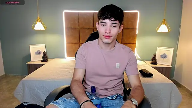 AlejooTwink online show from March 3, 2026, 1:34 am