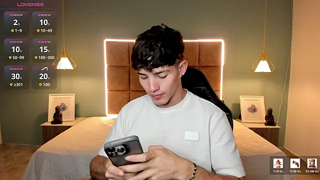 AlejooTwink online show from April 18, 2026, 5:44 am