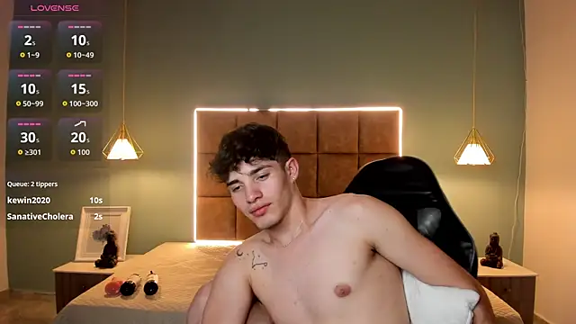 AlejooTwink online show from May 18, 2026, 4:13 pm
