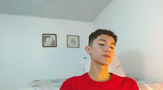 Noah tyler  online show from December 9, 2024, 7:07 pm