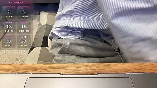 kimkim123123 online show from February 13, 2025, 1:37 pm