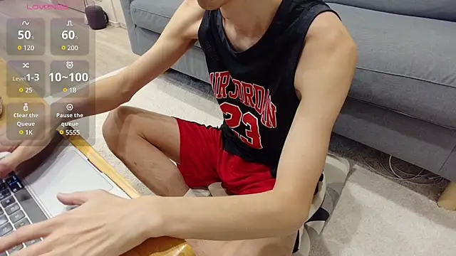 kimkim123123 online show from February 17, 2025, 12:27 pm