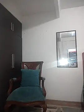 Venus-Wood online show from September 17, 2025, 9:49 pm