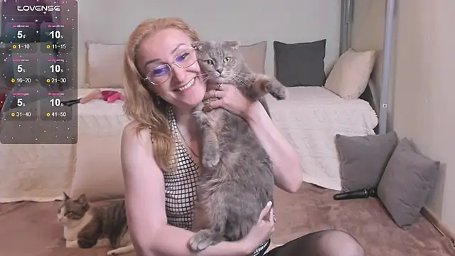 Snapshot of MadissonKiss chatting on May 7, 2026, 1:55 am MadissonKiss online show from May 7, 2026, 1:55 am