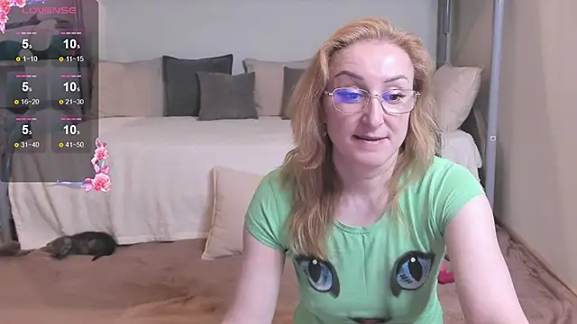Snapshot of MadissonKiss chatting on May 23, 2026, 11:42 pm MadissonKiss online show from May 23, 2026, 11:42 pm