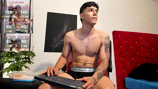 Cristopher23  online show from March 4, 2025, 8:05 pm