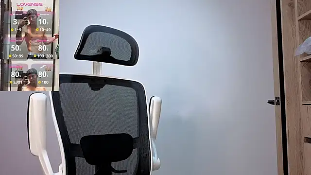 Cristopher23  online show from October 8, 2025, 1:25 am