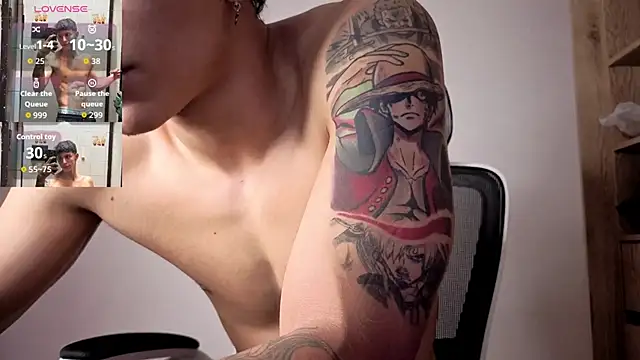 Cristopher23  online show from October 17, 2025, 9:56 am