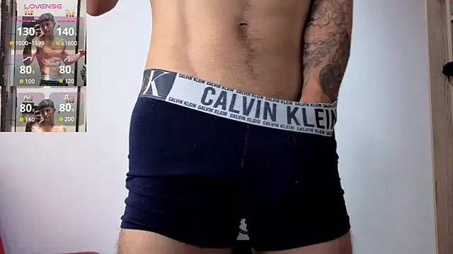 Cristopher23  online show from November 24, 2025, 5:12 pm