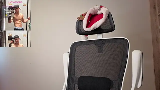 Cristopher23  online show from December 2, 2025, 1:17 pm