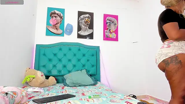 Lilybaudinx96 online show from February 11, 2026, 3:00 am