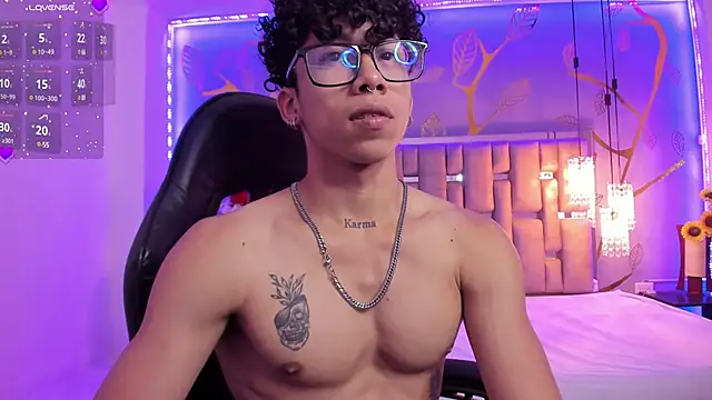 AkazaBoy  online show from March 14, 2025, 4:43 am