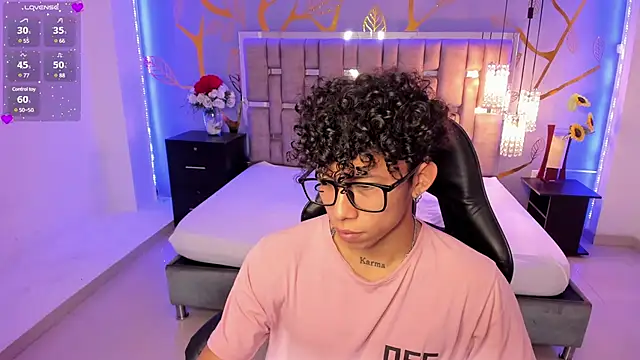 AkazaBoy  online show from March 21, 2025, 4:28 am