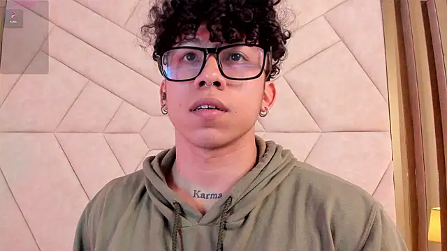 AkazaBoy  online show from October 20, 2025, 4:24 am