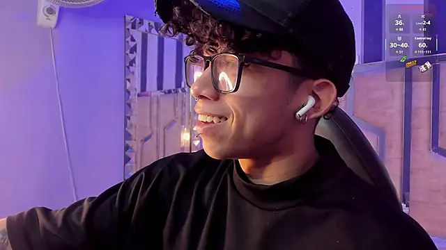 AkazaBoy  online show from March 28, 2026, 5:18 am