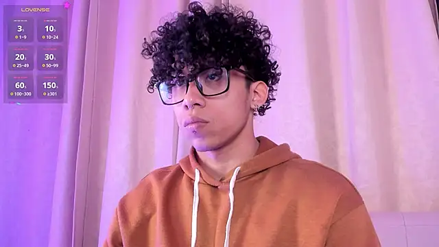 AkazaBoy  online show from April 3, 2026, 5:05 am