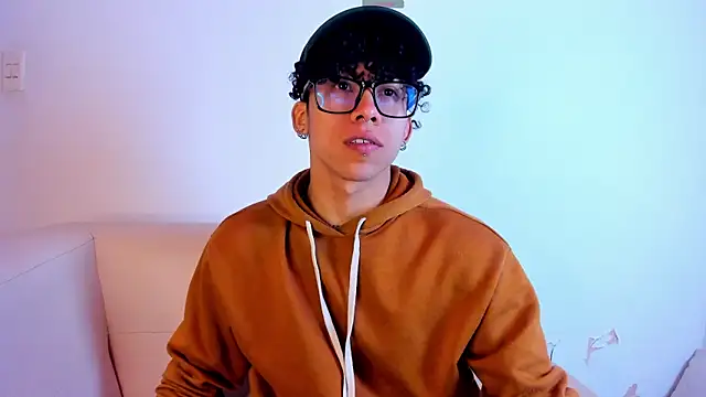 AkazaBoy  online show from April 12, 2026, 5:45 am