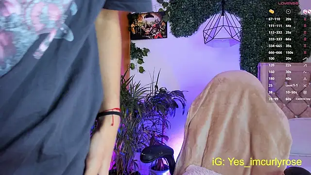 Snapshot of CurlyRose__ chatting on September 18, 2025, 9:50 pm CurlyRose online show from September 18, 2025, 9:50 pm