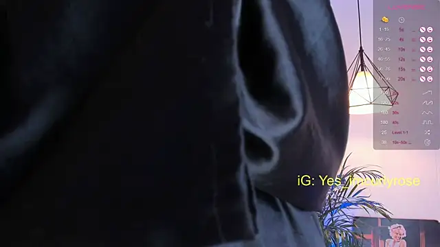 Snapshot of CurlyRose__ chatting on November 6, 2025, 11:48 pm CurlyRose online show from November 6, 2025, 11:48 pm