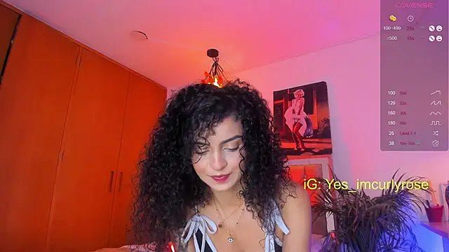 Snapshot of CurlyRose__ chatting on November 11, 2025, 11:05 pm CurlyRose online show from November 11, 2025, 11:05 pm