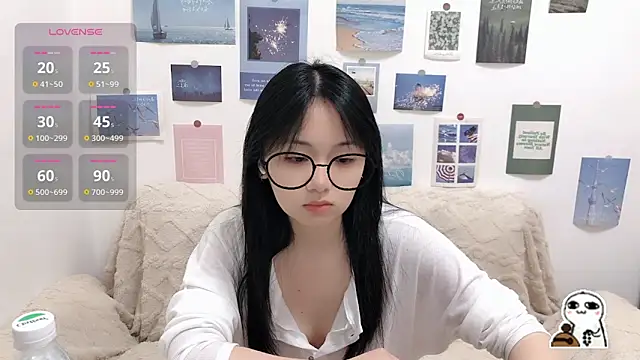 LiLiYbaby online show from October 9, 2025, 6:33 am
