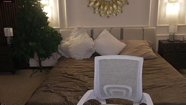 Magnetic Mia  online show from January 15, 2026, 1:32 am