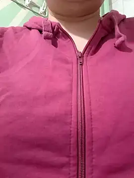 Snapshot of AalinnaK chatting on January 6, 2025, 11:09 pm AalinnaK online show from January 6, 2025, 11:09 pm