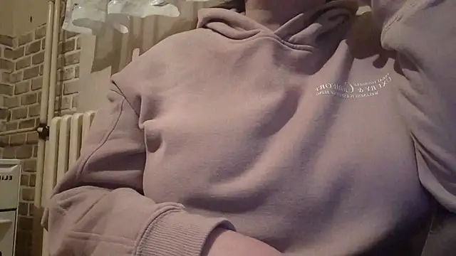 Snapshot of AalinnaK chatting on February 25, 2025, 11:11 pm AalinnaK online show from February 25, 2025, 11:11 pm