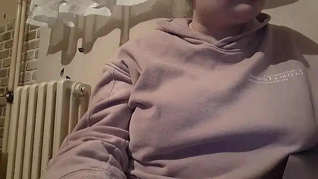 Snapshot of AalinnaK chatting on February 27, 2025, 9:47 pm AalinnaK online show from February 27, 2025, 9:47 pm