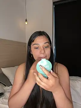 floriamANDjazmin online show from July 31, 2026, 9:14 pm