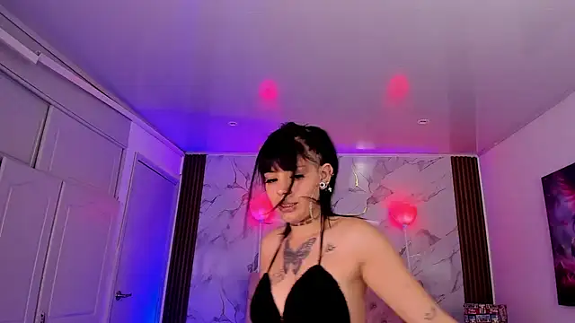 AuroraDiaz online show from December 17, 2025, 7:53 pm